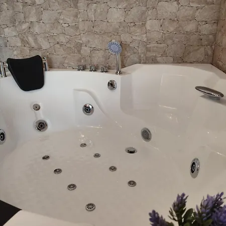 Valaoritou Luxury Jacuzzi By Dimcol 2 *